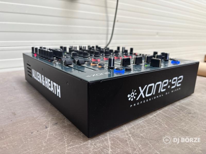 Allen&Heath Xone 92 hordtáskával