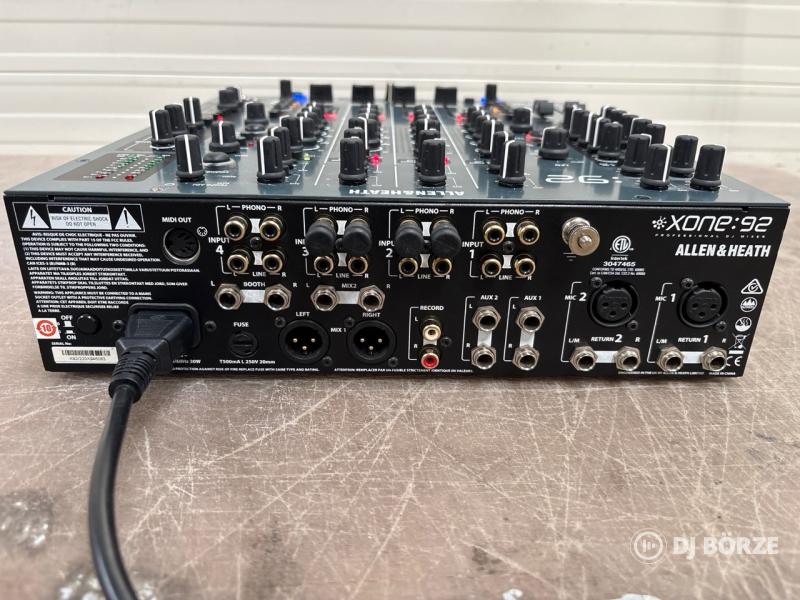 Allen&Heath Xone 92 hordtáskával