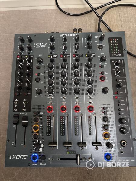 Allen&Heath Xone 92 hordtáskával