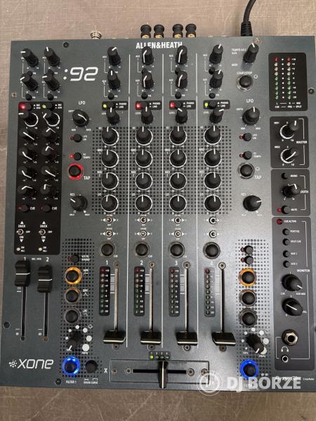 Allen&Heath Xone 92 hordtáskával