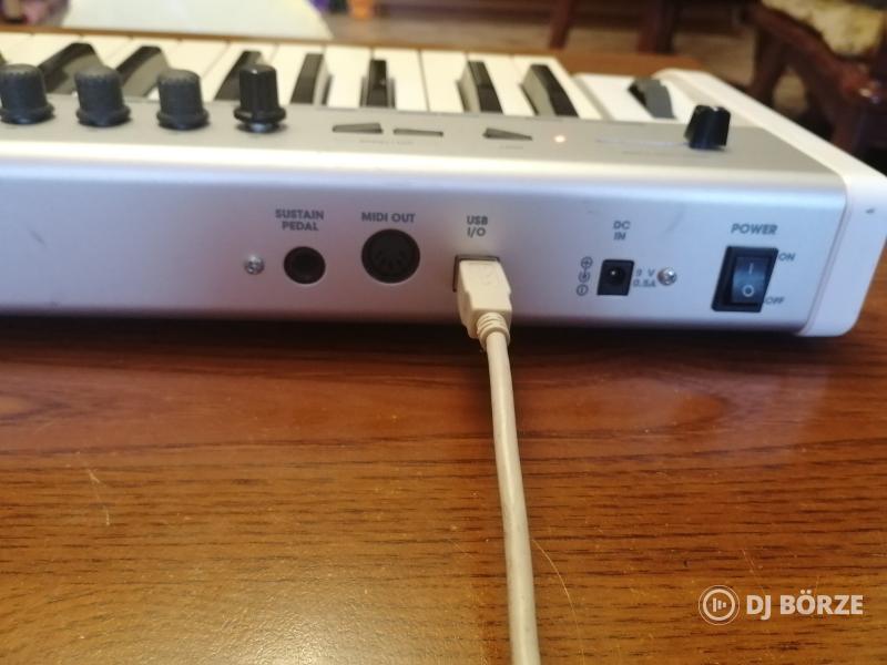 61 billentyüs ESI midi keyboard