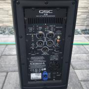QSC K8.1 aktív hangfal pár - Gator védőhuzattal