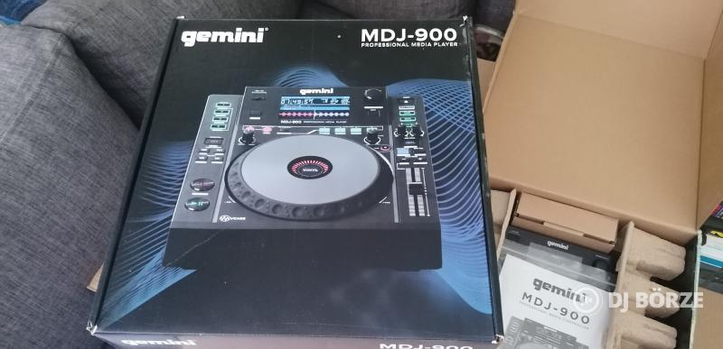2 db Gemini MDJ 900 lejátszó és egy Behringer Pro Mixer DJX750 keverő