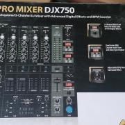 2 db Gemini MDJ 900 lejátszó és egy Behringer Pro Mixer DJX750 keverő