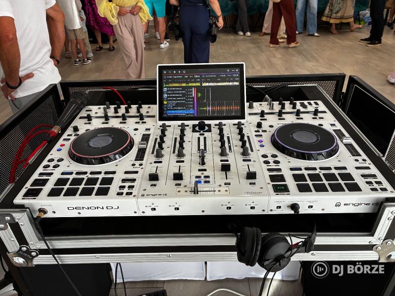 DenonDj Prime 4 plus. White