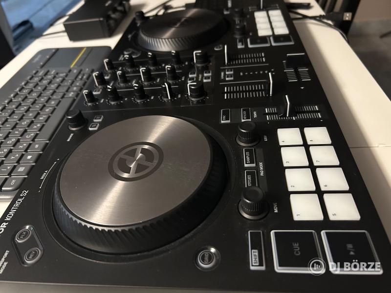 Native Instruments Traktor Kontrol S2 MK3
