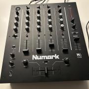 Numark M6-USB DJ keverő