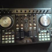 Native Instruments Traktor Kontrol S4 Mk2 + UDG Hardcase táska