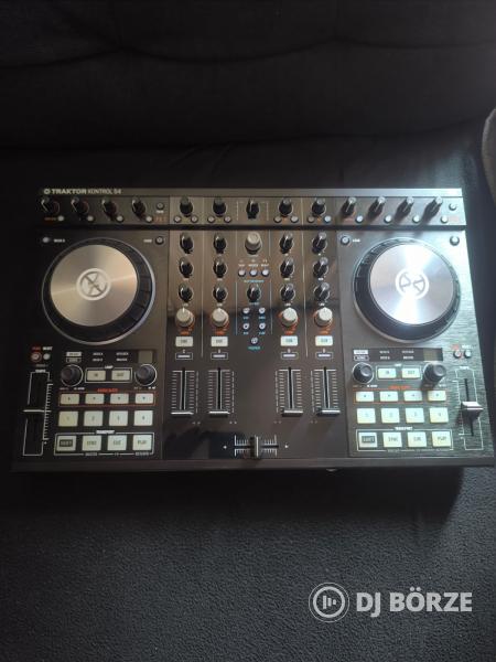 Native Instruments Traktor Kontrol S4 Mk2 + UDG Hardcase táska