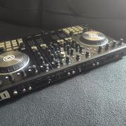 Native Instruments Traktor Kontrol S4 Mk2 + UDG Hardcase táska