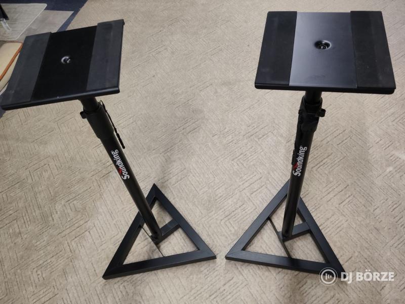 JBL 305P MkII aktív stúdió hangfal pár Soundking állványokkal, megkímélt állapotban