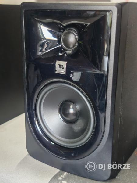 JBL 305P MkII aktív stúdió hangfal pár Soundking állványokkal, megkímélt állapotban