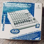 Behringer EURORACK UB1622FX-PRO 16 csatornás keverőpult gyári dobozában