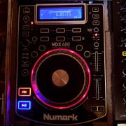 Reloop RMX-60 Digital, Numark NDX400 DJ szett alu rack-ben