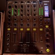Reloop RMX-60 Digital, Numark NDX400 DJ szett alu rack-ben