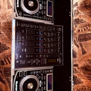 Reloop RMX-60 Digital, Numark NDX400 DJ szett alu rack-ben