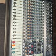 Behringer Europower PMP6000 keverőerősítő