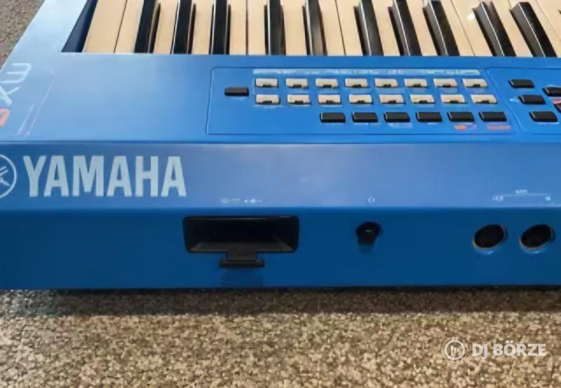 Yamaha MX61 V2 Blue