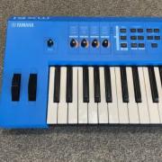 Yamaha MX61 V2 Blue