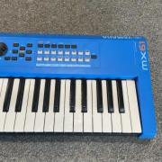 Yamaha MX61 V2 Blue