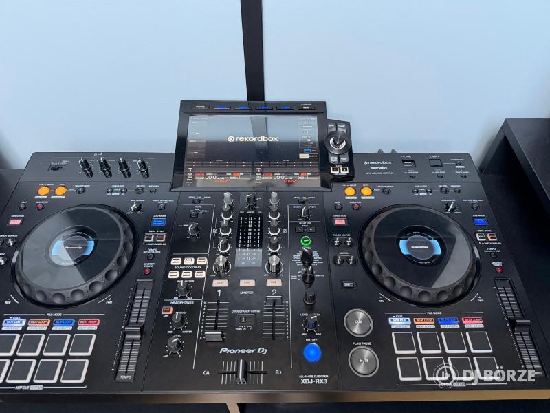 Eladó Pioneer XDJ-RX3 ajándék Pioneer HDJ-X5-K
