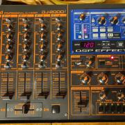 Roland DJ-2000 professzionális DJ keverő