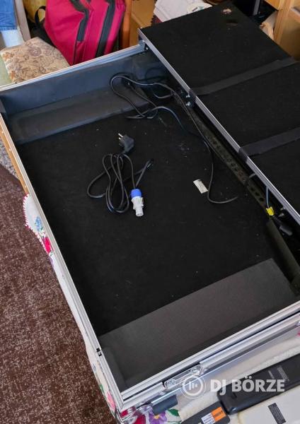 Pioneer DDJ-SZ DJ kontroller flight case-ben