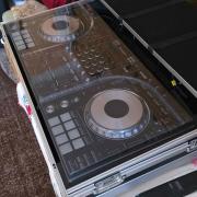 Pioneer DDJ-SZ DJ kontroller flight case-ben