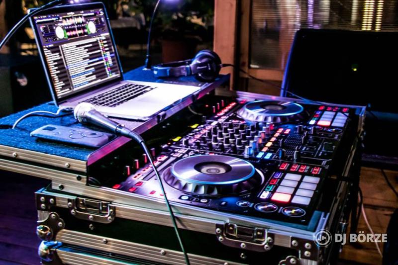 Pioneer DDJ-SZ DJ kontroller flight case-ben