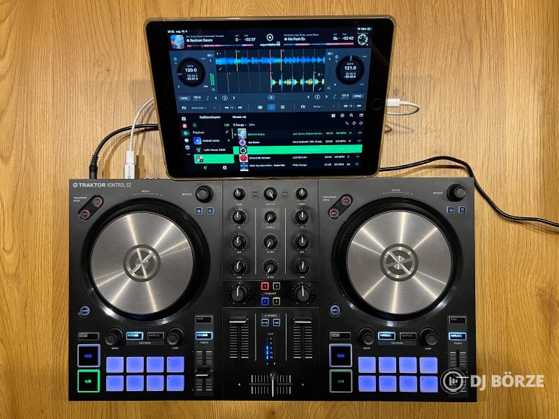 Native Instruments Traktor S2 MK3 DJ kontroller