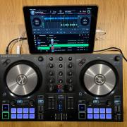 Native Instruments Traktor S2 MK3 DJ kontroller