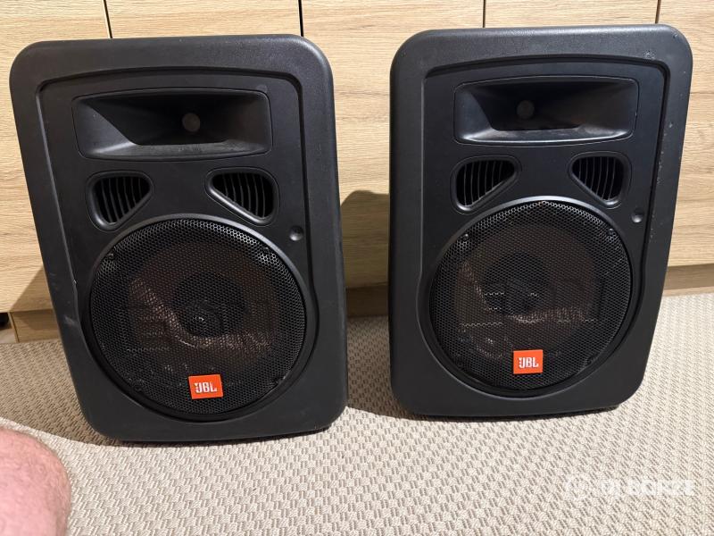 Kezdő DJ szett eladó! DJ pult, hangszórók, lámpák, RACK, kábelek
