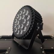 Eladó új 18x10 watt fém házas PAR lámpák rackekkel
