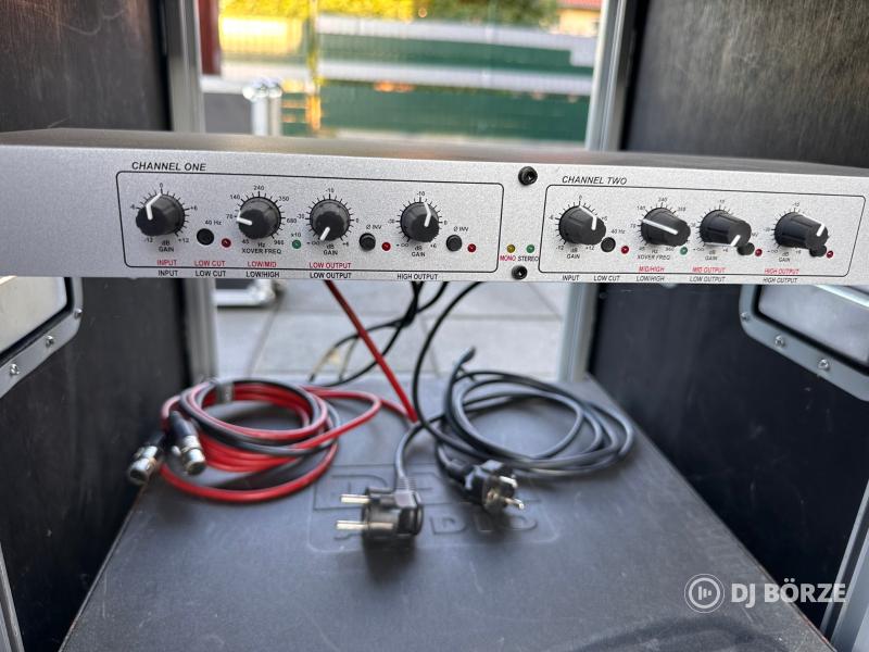 dbx 223xs Stereo 2-Way/Mono 3-Way Crossover