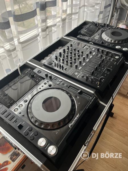 PIONEER 2x CDJ-2000 NEXUS + 1x DJM-900 NEXUS