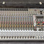 ELADÓ Behringer EURODESK SX2442FX 20-csatornás, effektes keverőpult