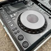 Pioneer CDJ-900NXS PÁR (2015) + GYÁRI DOBOZOK + Safe Case RACKEK