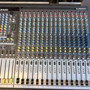 Allen & Heath GL2400-32 analóg zenekari keverő