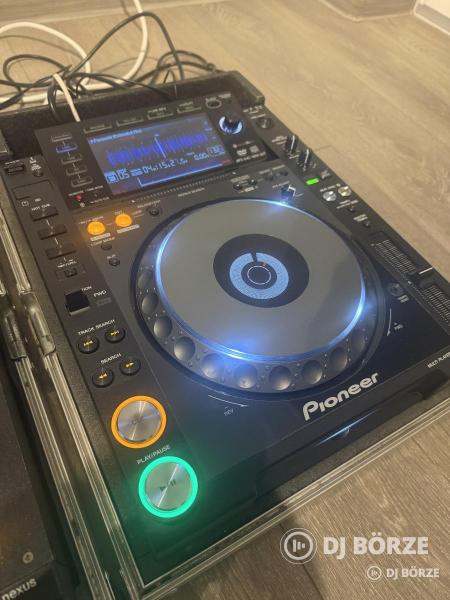 2x Pioneer CDJ-2000 Nexus + 1x Pioneer DJM-900 Nexus