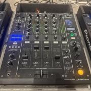2x Pioneer CDJ-2000 Nexus + 1x Pioneer DJM-900 Nexus