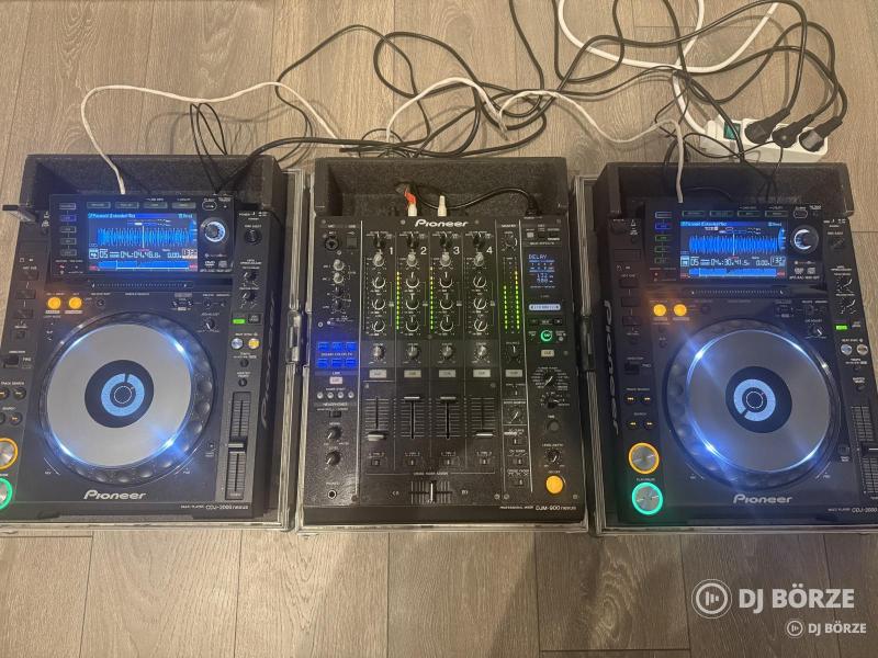 2x Pioneer CDJ-2000 Nexus + 1x Pioneer DJM-900 Nexus