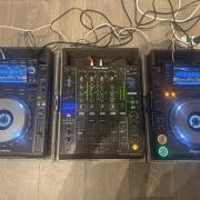 2x Pioneer CDJ-2000 Nexus + 1x Pioneer DJM-900 Nexus