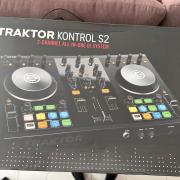 Traktor Kontrol S2 MK2 + decksaver + szoftver + doboz