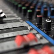 Beatport kitiltja a teljesen MI-generált zenét — mit jelent ez a magyar DJ-knek?