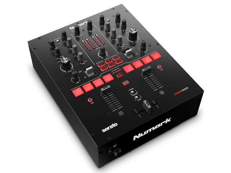 Numark Scratch 2-csatornás scratch DJ keverő Serato DJ Pro-val