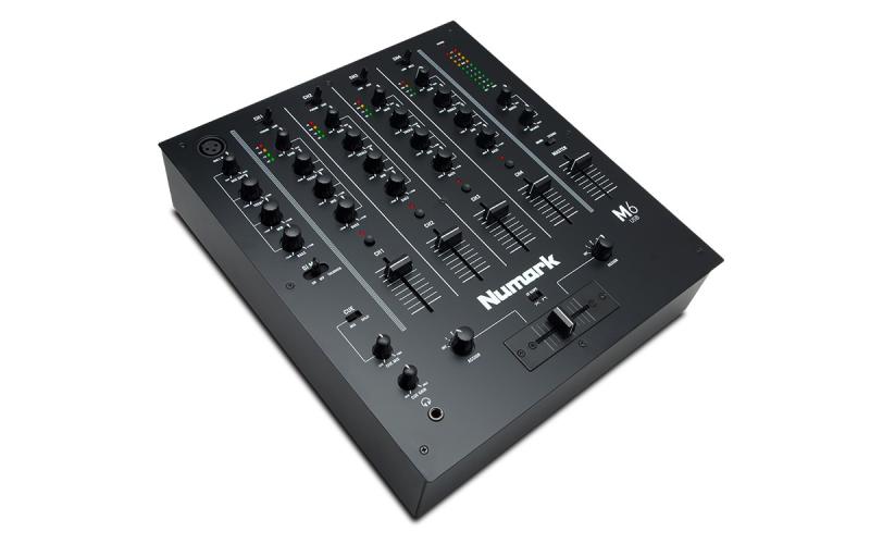 Numark M6USB 4 csatornás DJ keverő USB interfésszel