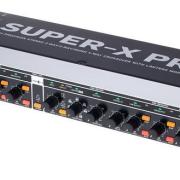 Behringer Super-X Pro CX3400 V2 sztereó frekvenciaosztó
