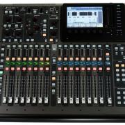 Behringer X32 Compact 40-csatornás digitális keverőpult