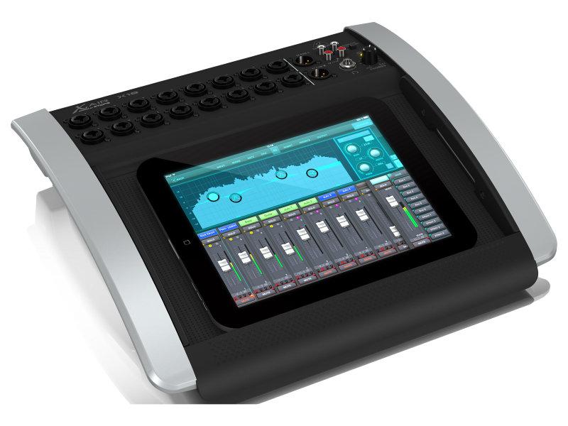 Behringer X AIR X18 digitális keverőpult iPad-tartóval