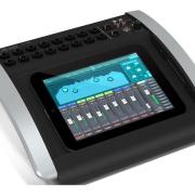 Behringer X AIR X18 digitális keverőpult iPad-tartóval